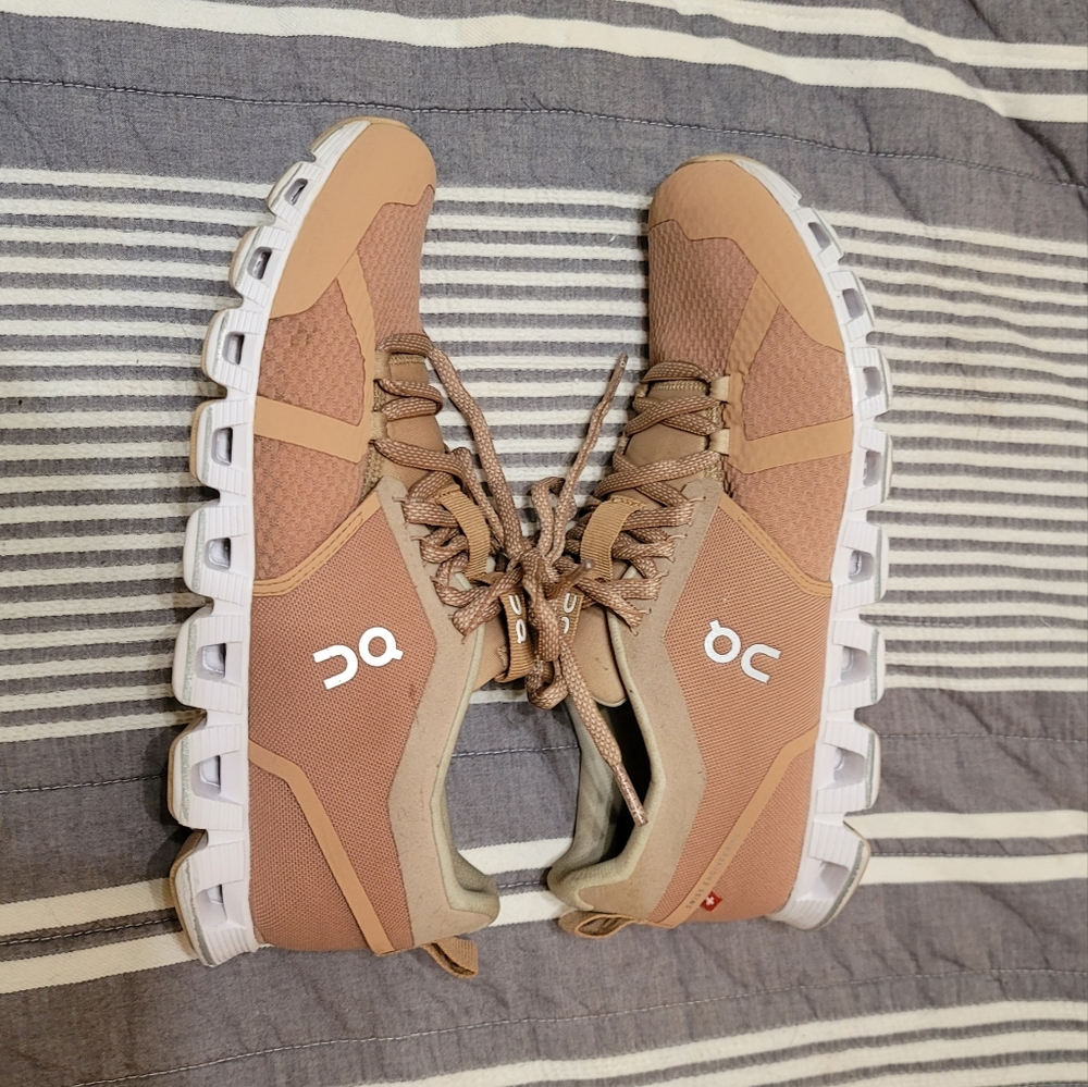 Womens On Cloud Running shoes